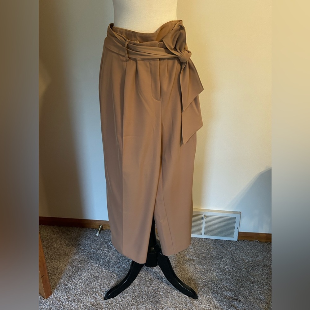 Pre-owned .Culottes women pants size 10 color tan.
